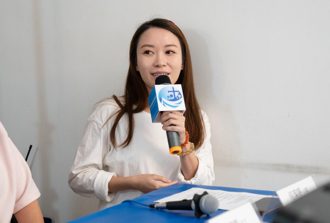  In partnership with HKCS, Years provides seating as a rest area and has developed special menus for the elderly.