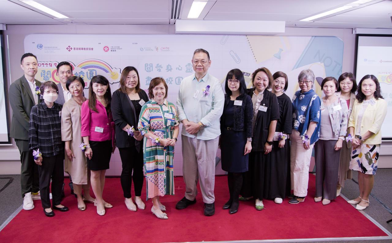  Ms Yvonne CHAK (7th Left), the Director of HKCS, Dr TSANG Fan-kwong (8th Left), Dr Esther HO (9th Left), the Chairperson of Hong Kong Association of Careers Masters and Guidance Masters, and Ms Jennifer YOUNG (6th Left), the Principal Inspector (Guidance & Discipline) of Education Bureau attended the ceremony with other guests.